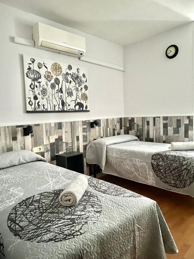Hostal Restaurante Avenida De Madrid Terrassa Luaran gambar