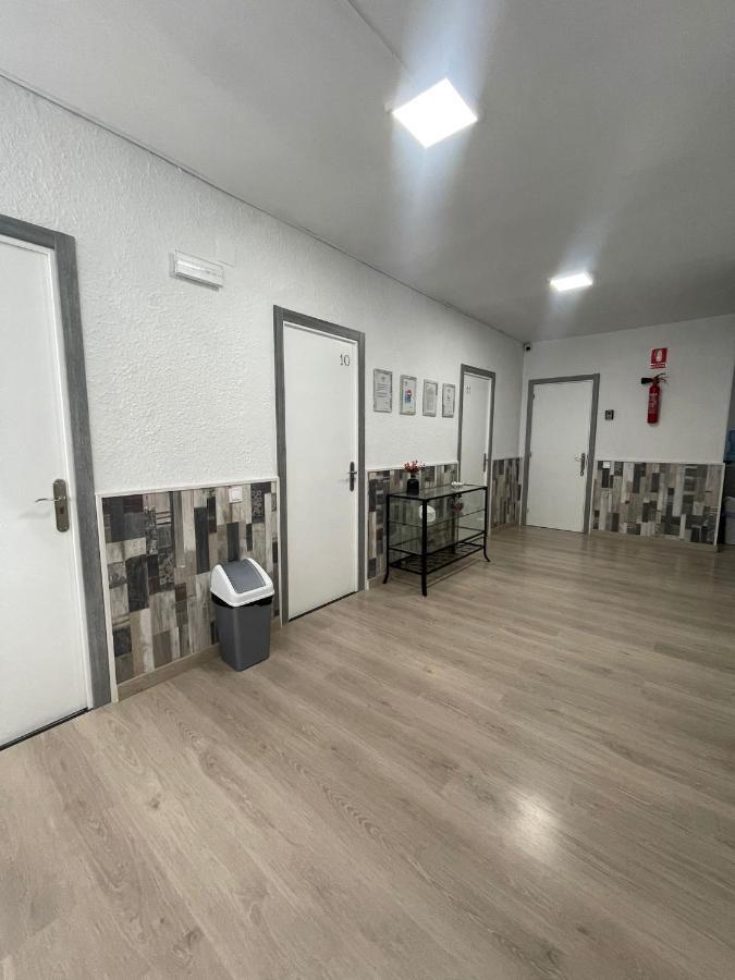 Hostal Restaurante Avenida De Madrid Terrassa Luaran gambar