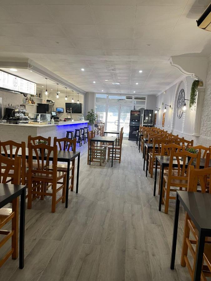 Hostal Restaurante Avenida De Madrid Terrassa Luaran gambar
