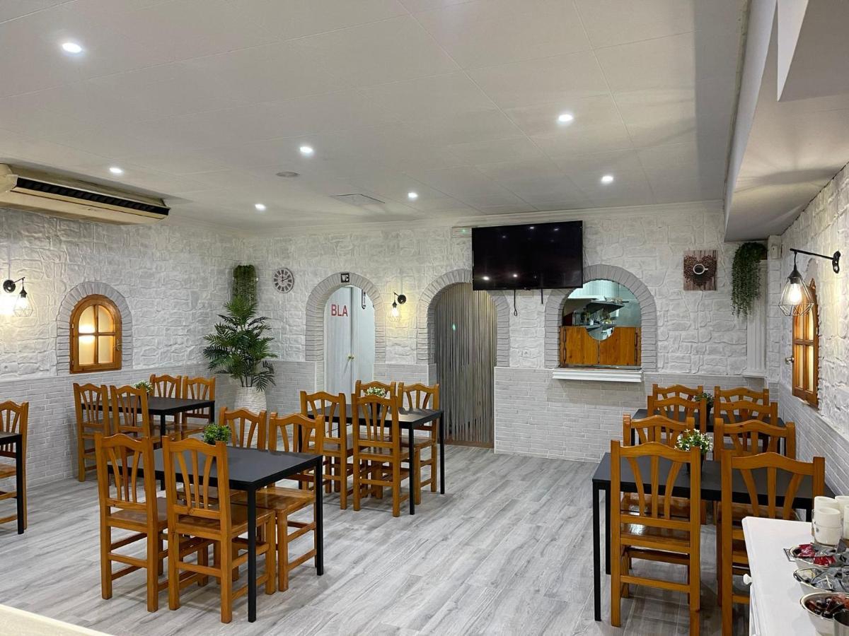 Hostal Restaurante Avenida De Madrid Terrassa Luaran gambar