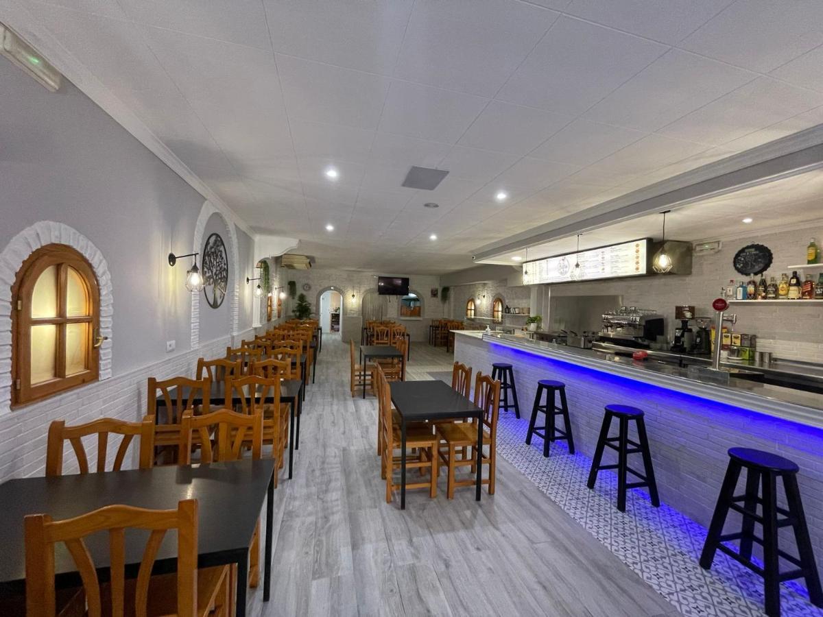 Hostal Restaurante Avenida De Madrid Terrassa Luaran gambar