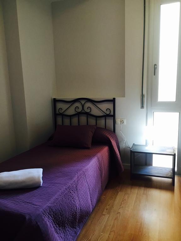 Hostal Restaurante Avenida De Madrid Terrassa Luaran gambar