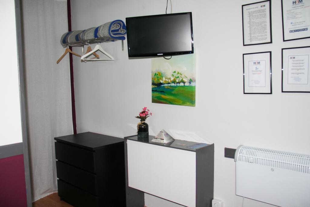 Hostal Restaurante Avenida De Madrid Terrassa Luaran gambar
