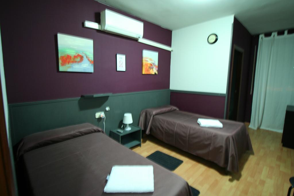 Hostal Restaurante Avenida De Madrid Terrassa Luaran gambar