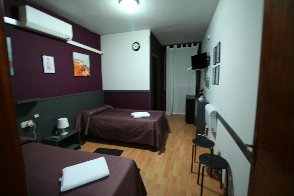 Hostal Restaurante Avenida De Madrid Terrassa Luaran gambar