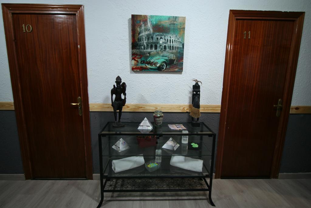 Hostal Restaurante Avenida De Madrid Terrassa Luaran gambar