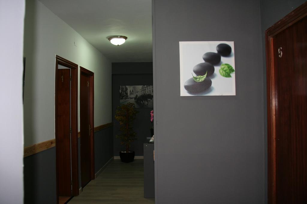 Hostal Restaurante Avenida De Madrid Terrassa Luaran gambar