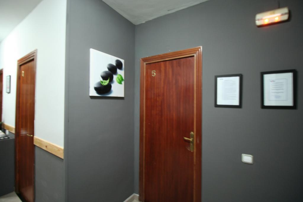 Hostal Restaurante Avenida De Madrid Terrassa Luaran gambar