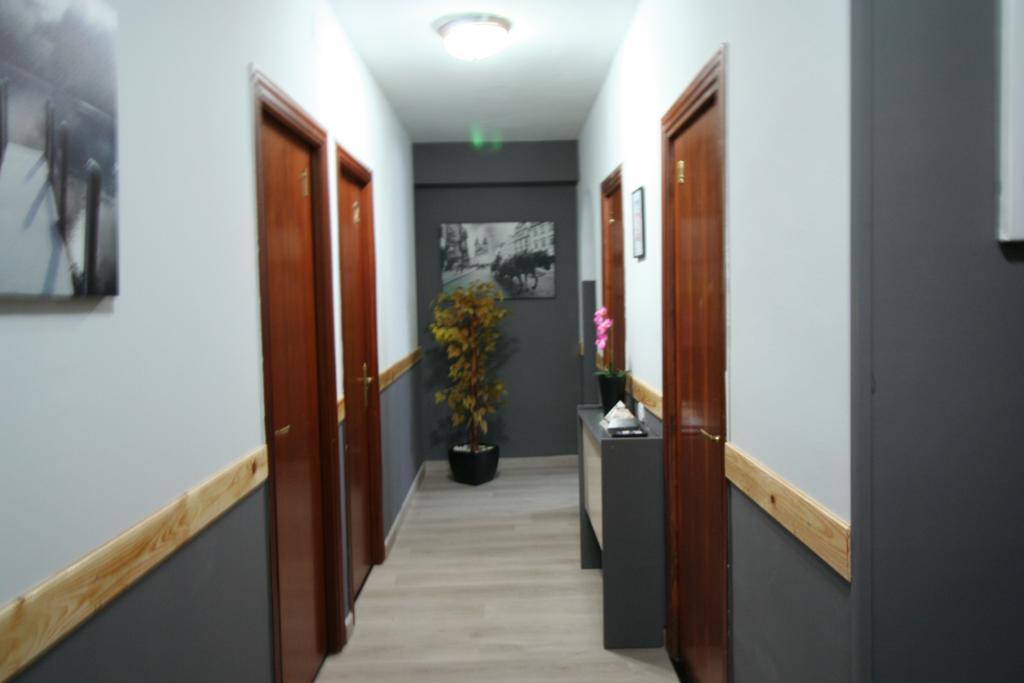 Hostal Restaurante Avenida De Madrid Terrassa Luaran gambar