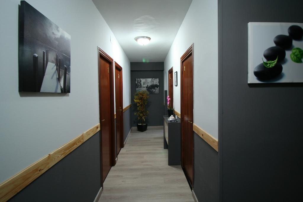 Hostal Restaurante Avenida De Madrid Terrassa Luaran gambar