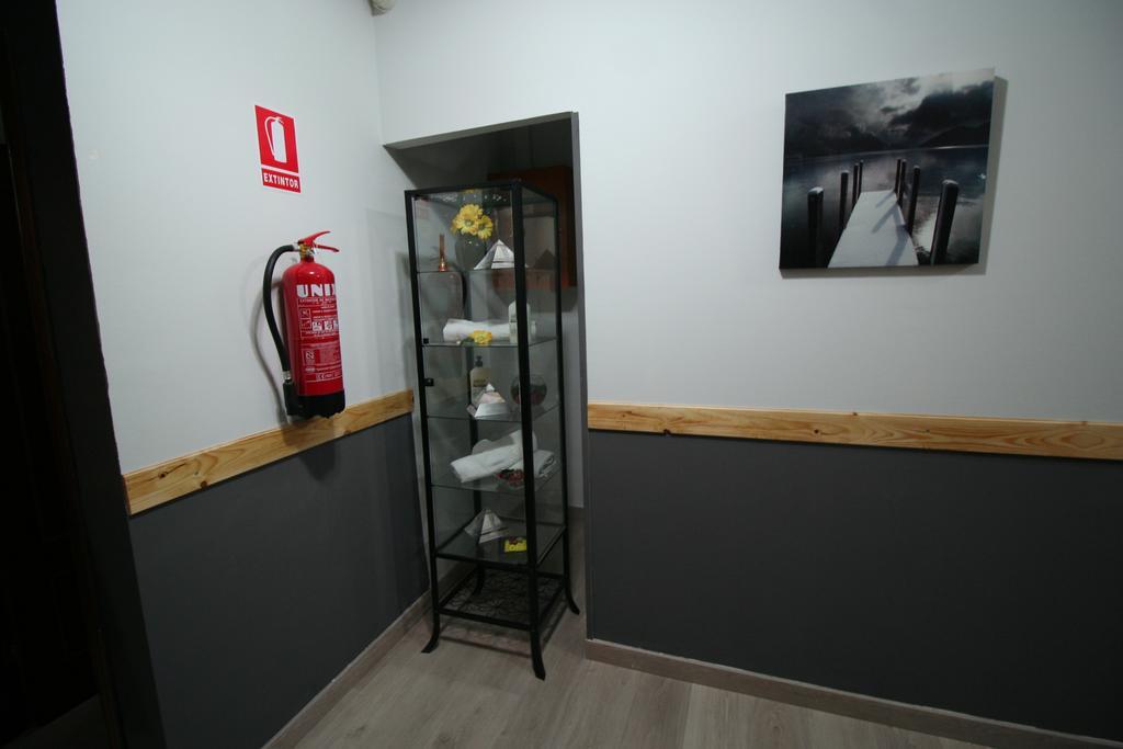 Hostal Restaurante Avenida De Madrid Terrassa Luaran gambar