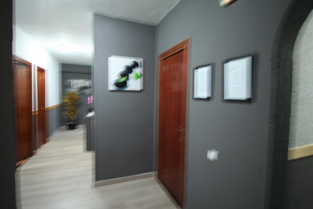 Hostal Restaurante Avenida De Madrid Terrassa Luaran gambar