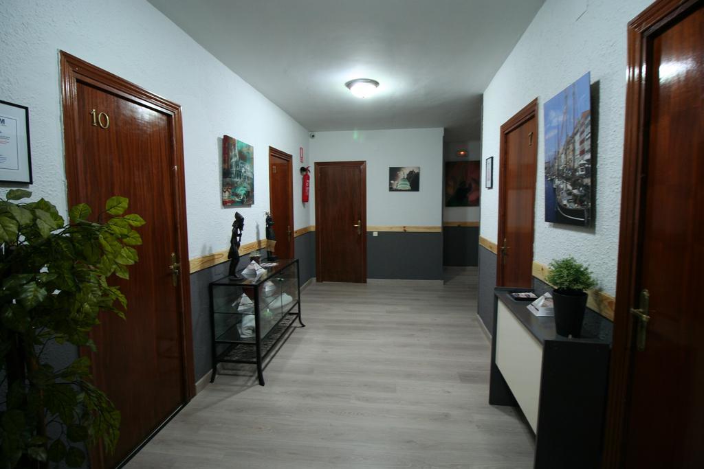 Hostal Restaurante Avenida De Madrid Terrassa Luaran gambar