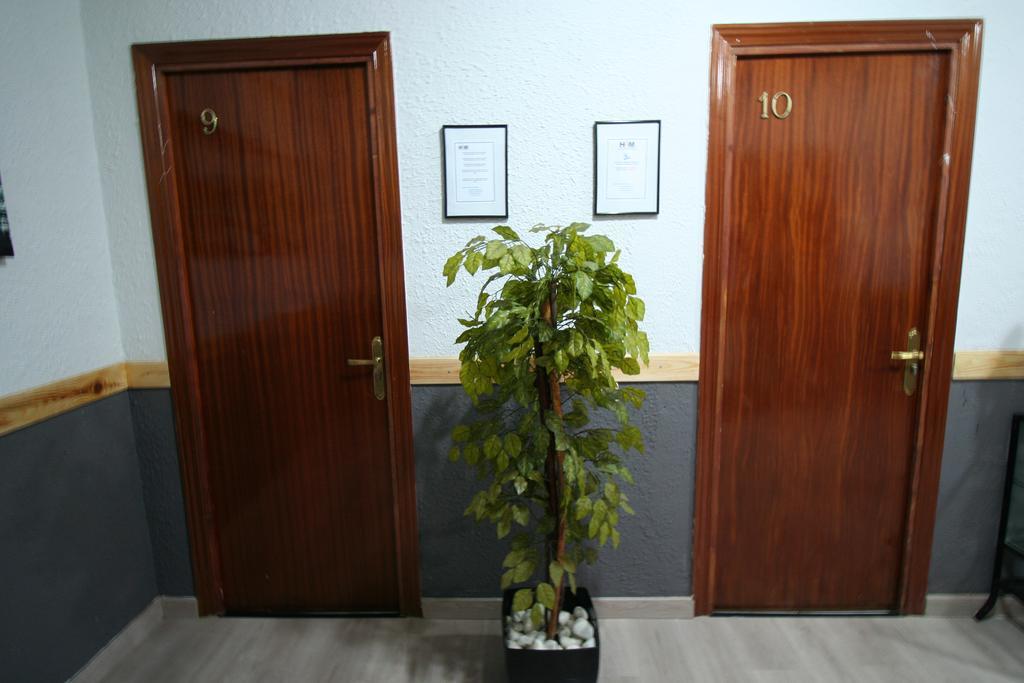 Hostal Restaurante Avenida De Madrid Terrassa Luaran gambar
