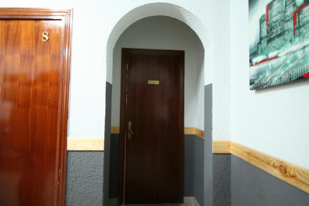 Hostal Restaurante Avenida De Madrid Terrassa Luaran gambar