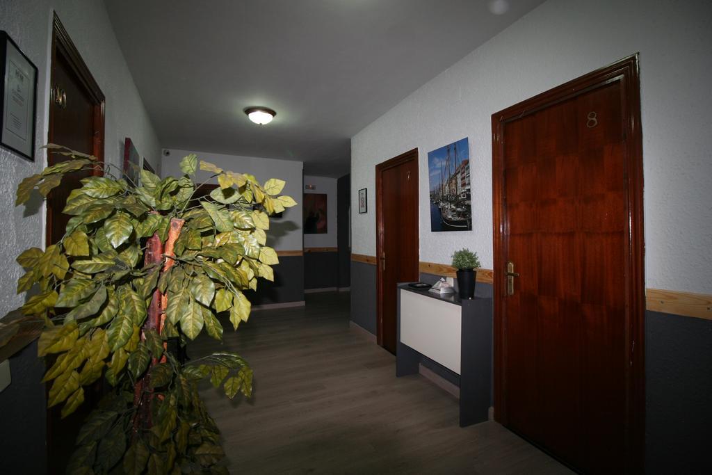 Hostal Restaurante Avenida De Madrid Terrassa Luaran gambar