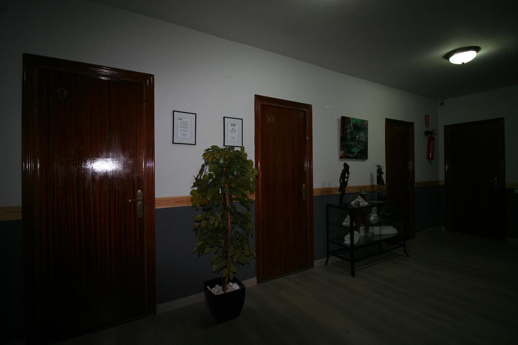 Hostal Restaurante Avenida De Madrid Terrassa Luaran gambar