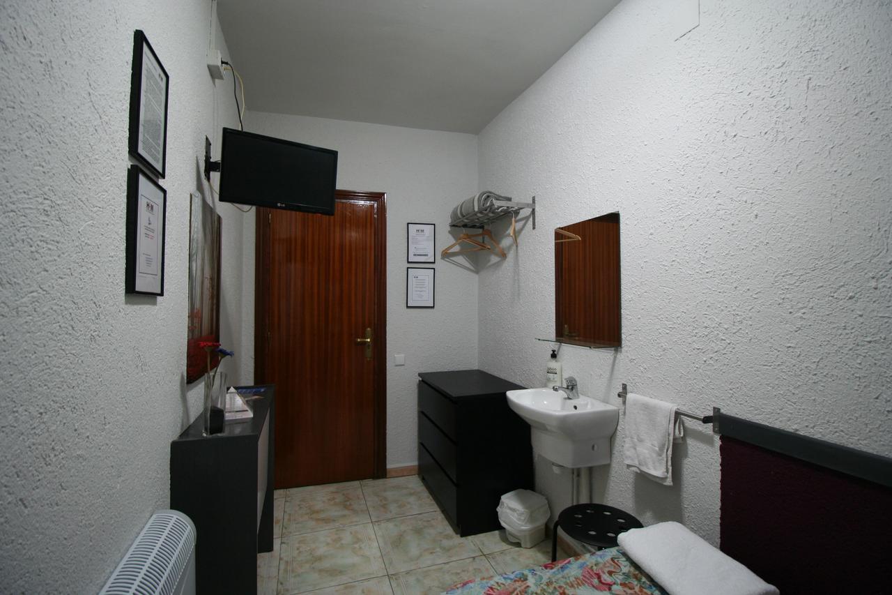 Hostal Restaurante Avenida De Madrid Terrassa Luaran gambar