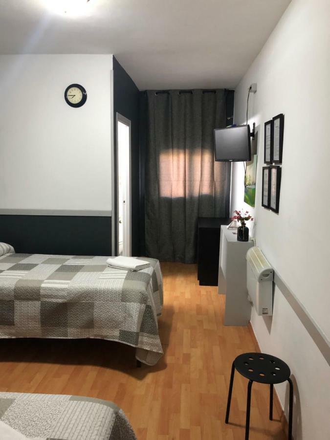 Hostal Restaurante Avenida De Madrid Terrassa Luaran gambar