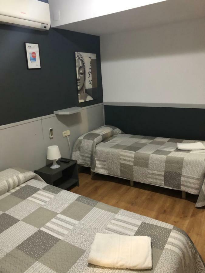 Hostal Restaurante Avenida De Madrid Terrassa Luaran gambar