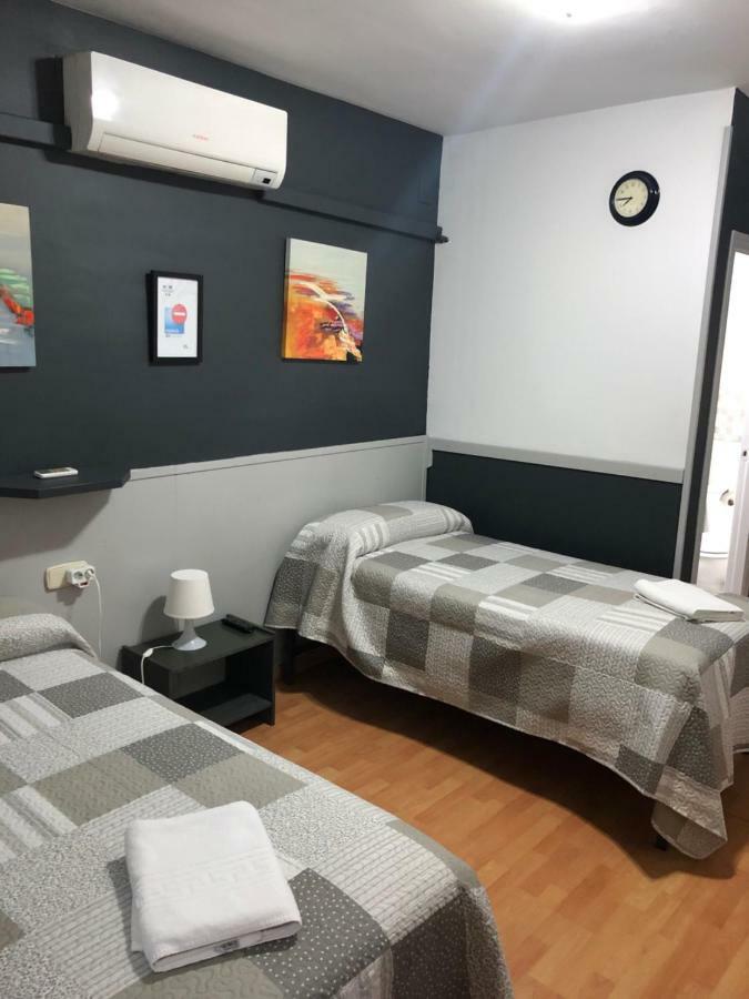 Hostal Restaurante Avenida De Madrid Terrassa Luaran gambar